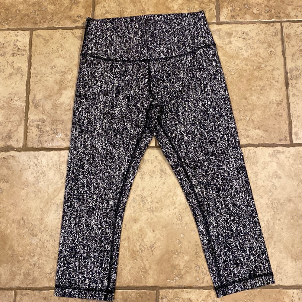 NWOT Lululemon Wunder Under high rise Crop 21” size 8